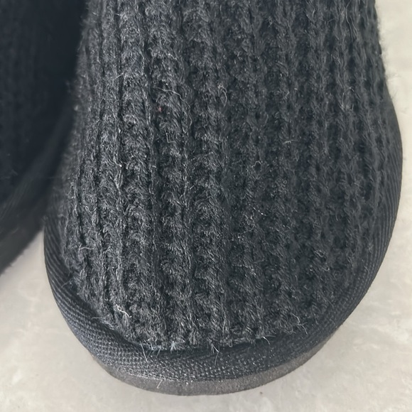 NY Giants Slippers by Forever Collectibles - Picture 7 of 10